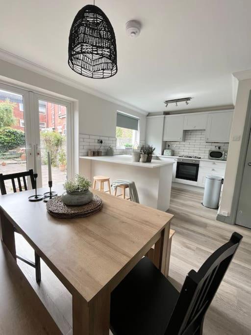 The Cottage, A Perfect Getaway! Southport Bagian luar foto